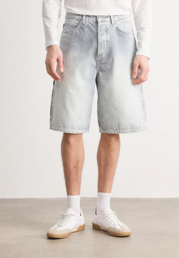 AMAN - Jeans Shorts - bright blue