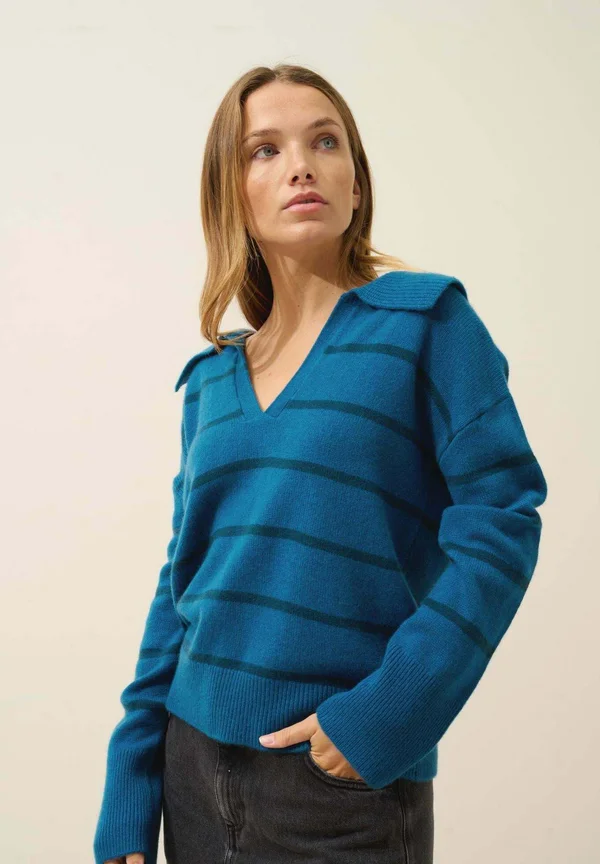 AMARISSE WITH A 4-THREAD -OVER V-NECK - Strickpullover - peacock_teal