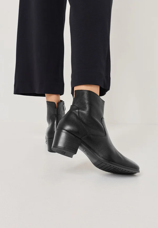 Ankle Boot - black leather