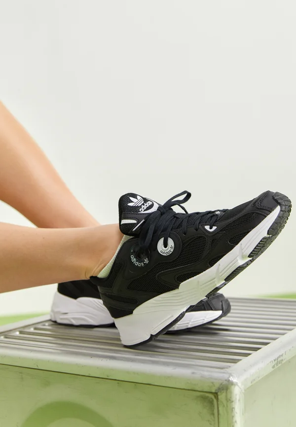 ASTIR - Sneaker low - core black/footwear white