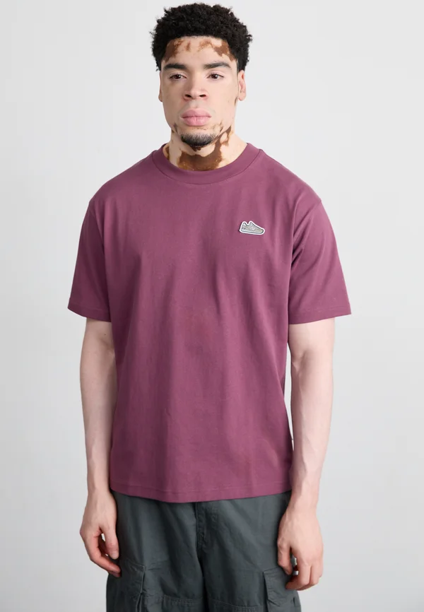 ATHLETICS 574 PATCH - T-Shirt basic - faded plum