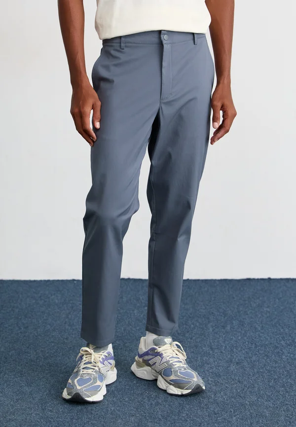 ATHLETICS STANDARD TAPERED PANT  - Stoffhose - graphite