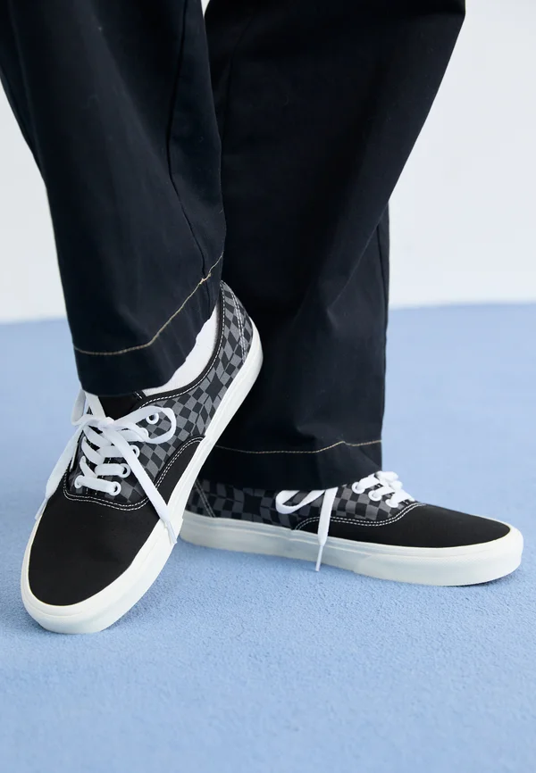 AUTHENTIC UNISEX - Sneaker low - black