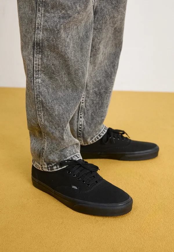 AUTHENTIC UNISEX - Sneaker low - black