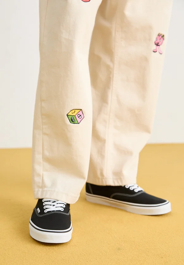 AUTHENTIC UNISEX - Sneaker low - black