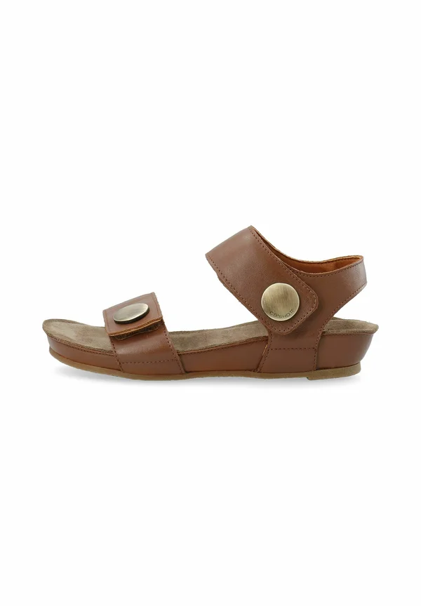 AVA BUTTON - Keilsandalette - cognac