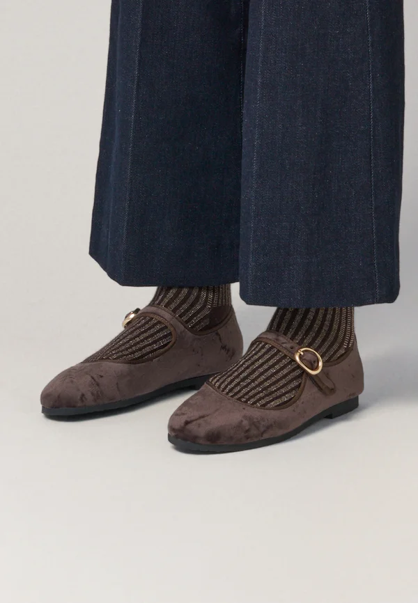 AVIGNON - Riemchenballerina - cocoa velvet