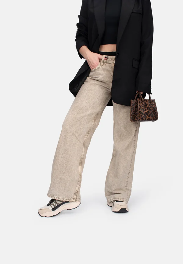 AYOKI  - Sneaker low - beige with black