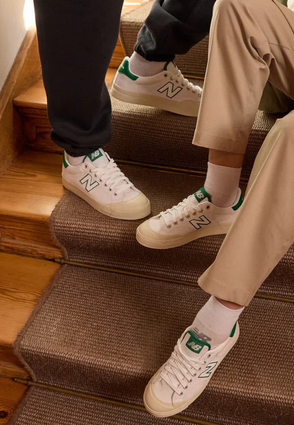 B100 UNISEX - Sneaker low - off white/green