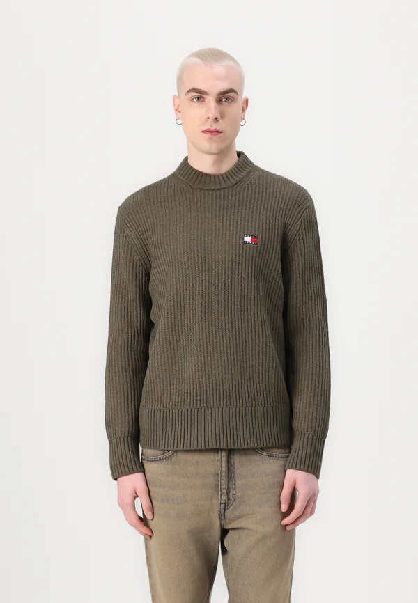 BADGE TEXTURED C NECK - Strickpullover - fatigue green