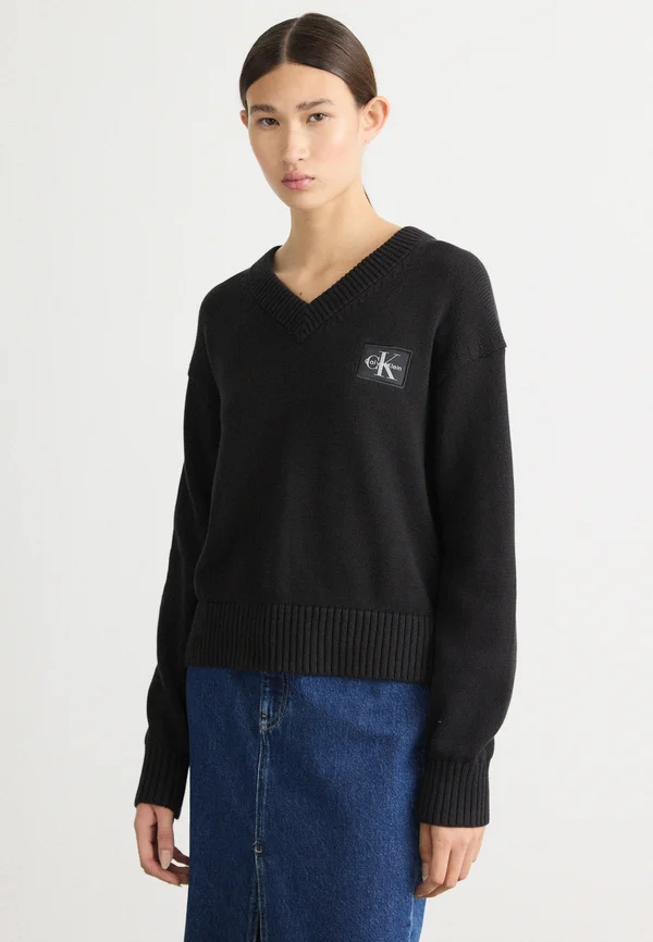 BADGE V NECK SWEATER - Strickpullover - black