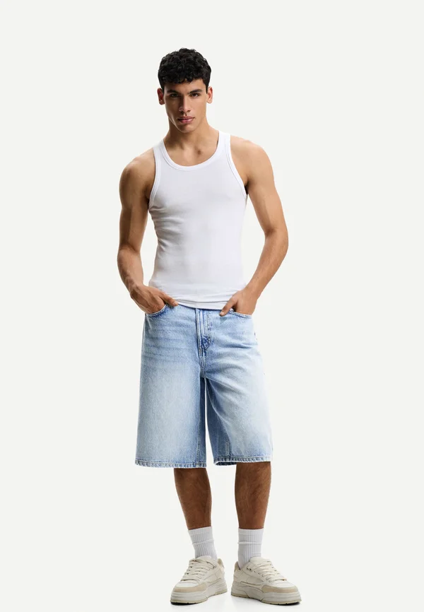 BAGGY - BERMUDA - Jeans Shorts - light blue denim