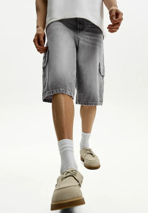 BAGGY CARGO - Jeans Shorts - grey
