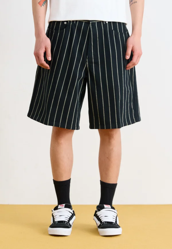 BAGGY SHORT - Jeans Shorts - black multi