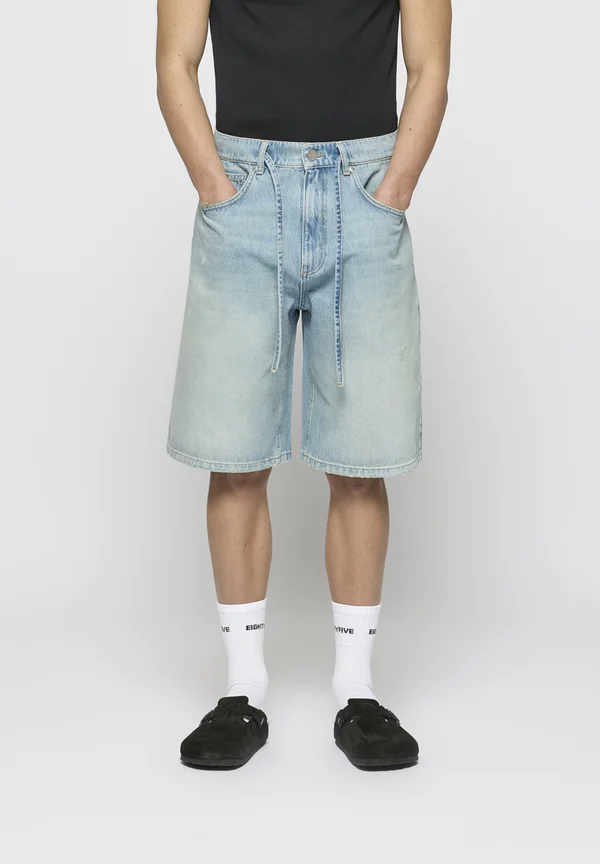 BAGGY UNISEX - Jeans Shorts - light wash blue