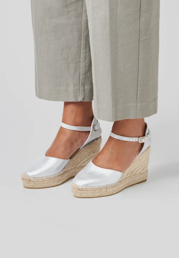 BARI - Plateausandalette - silver suede