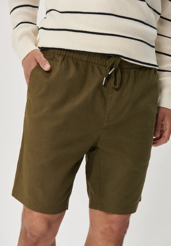 BARTON - Shorts - olive night