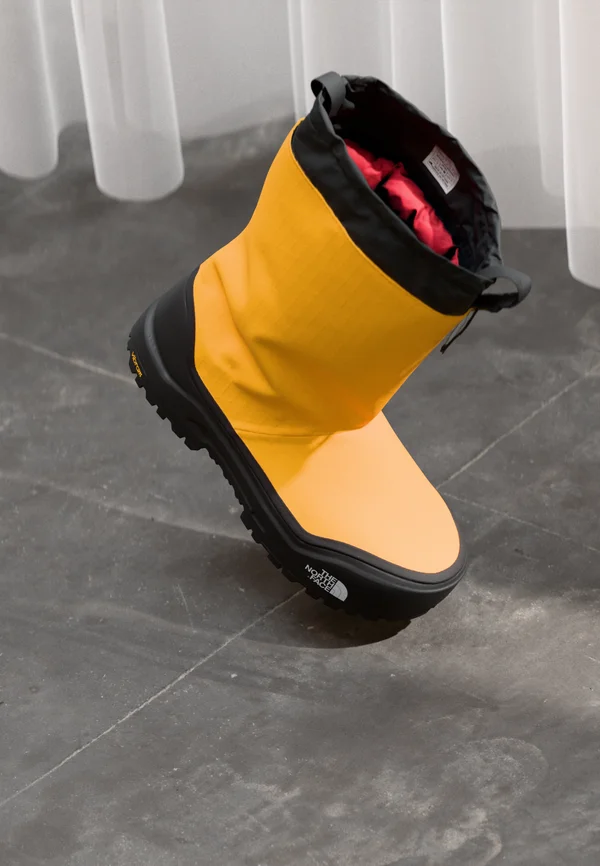 BASE CAMP 200 WP UNISEX - Snowboot/Winterstiefel - summit gold/tnf black