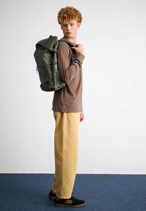 BASE CAMP VOYAGER ROLLTOP UNISEX - Tagesrucksack - new taupe green/black
