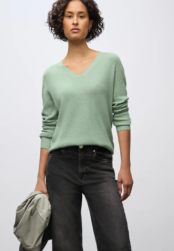 BASIC V-NECK - Strickpullover - grün