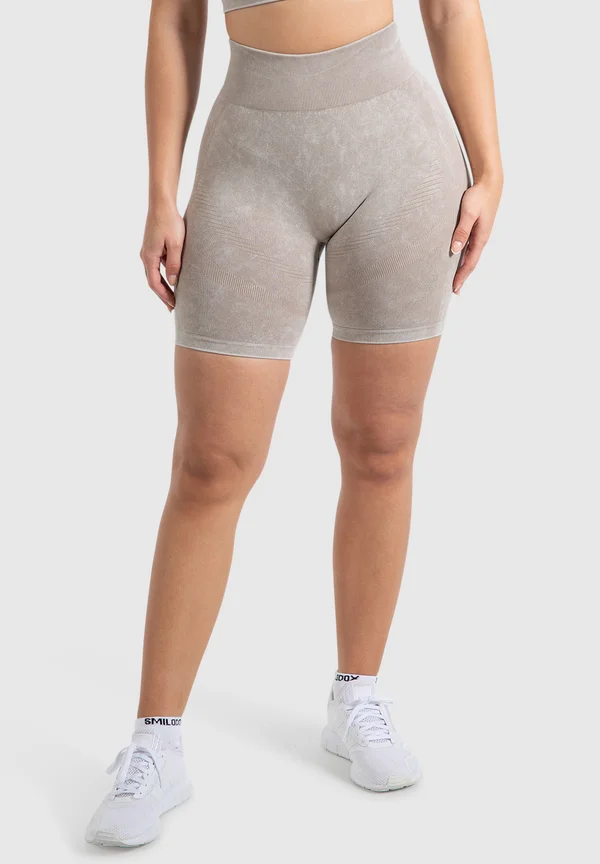 BATIK VERA SCRUNCH SHORTS KURZE HOSE - Tights - hellbraun