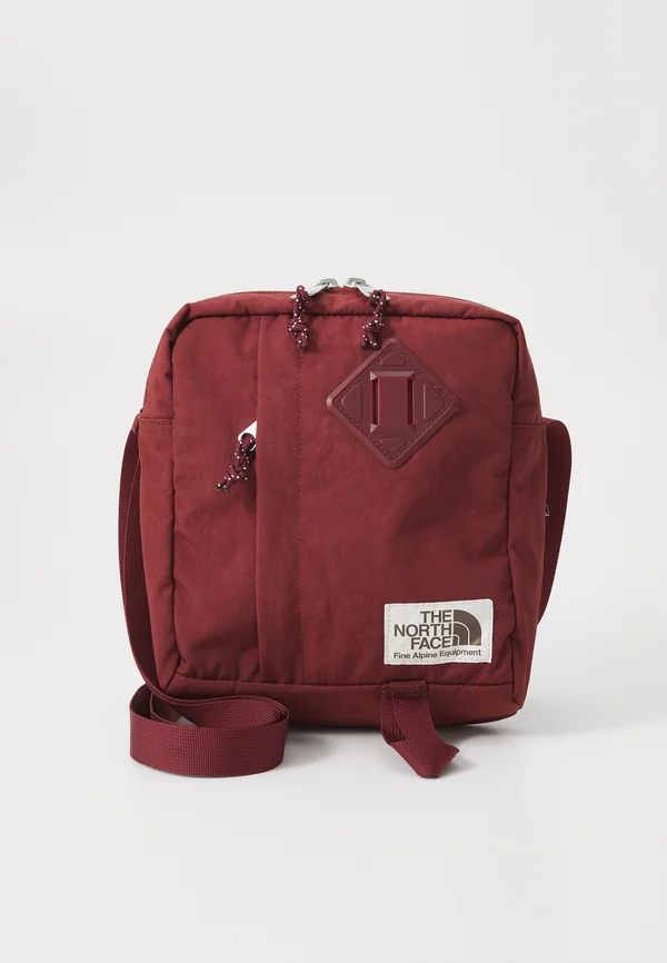 BERKELEY CROSSBODY UNISEX - Umhängetasche - sumac/alpine plum