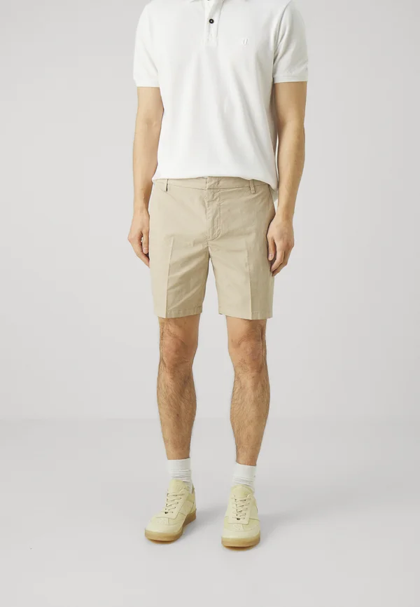 BERMUDA MANHEIM - Shorts - polvere