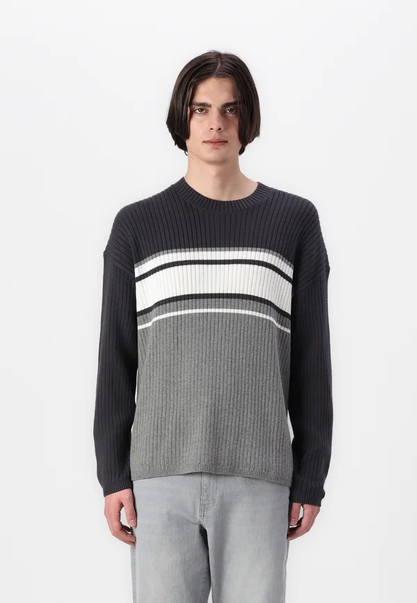 BLOCKING Y2K CREW - Strickpullover - phantom/arctic wolf
