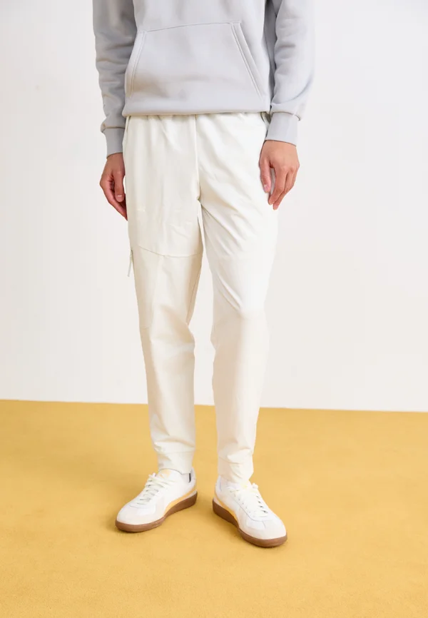 BMW MMS LIFE PUMATECH PANTS - Jogginghose - off white