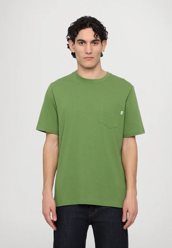 BOBBY POCKET - T-Shirt basic - pine green