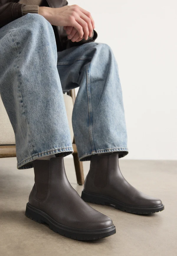 BOOT MID CHELSEA UNIFORM - Stiefelette - dark brown/black
