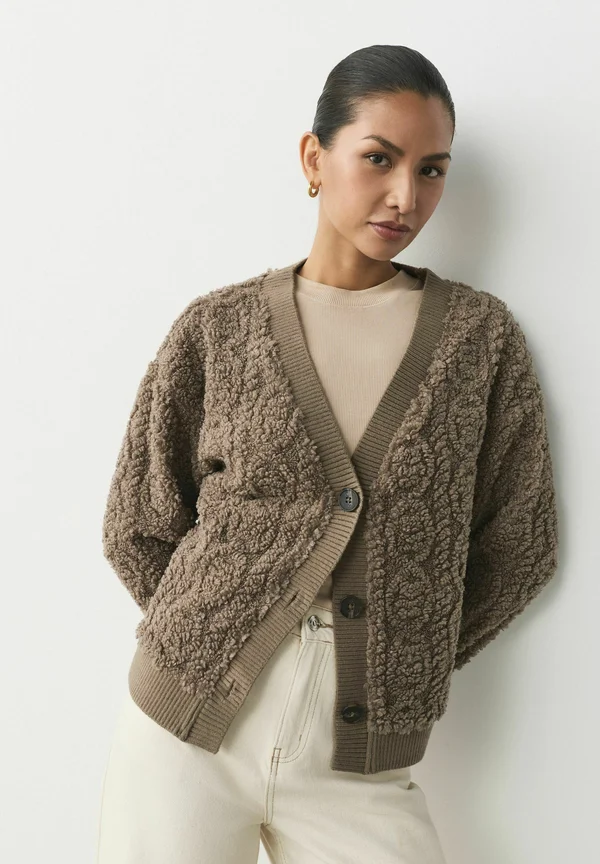 BORG CABLE BUTTON THROUGH - Strickjacke - chocolate mocha brown