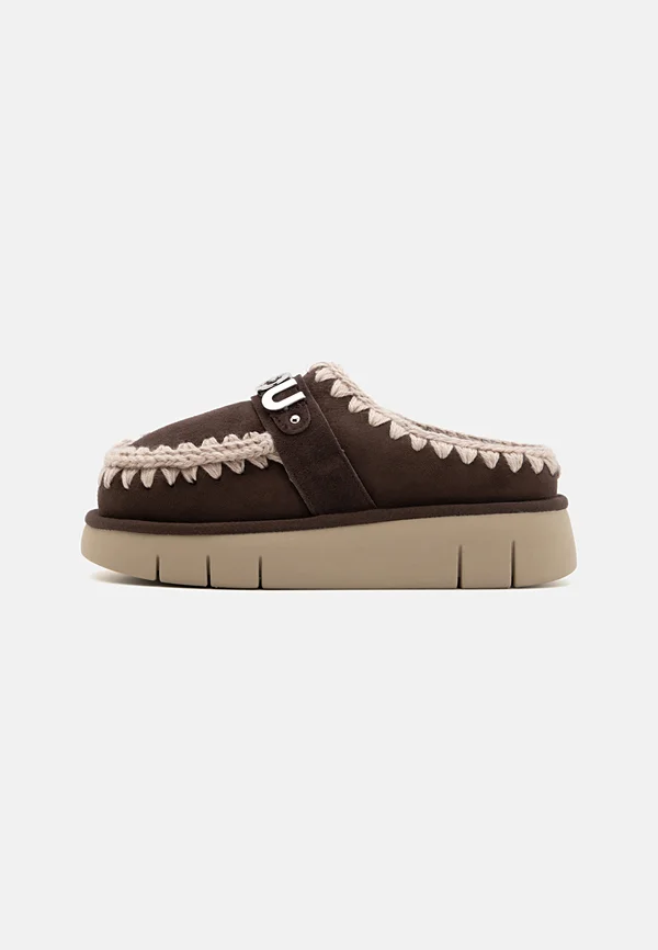 BOUNCE CLOG METAL LOGO - Pantolette flach - mocha