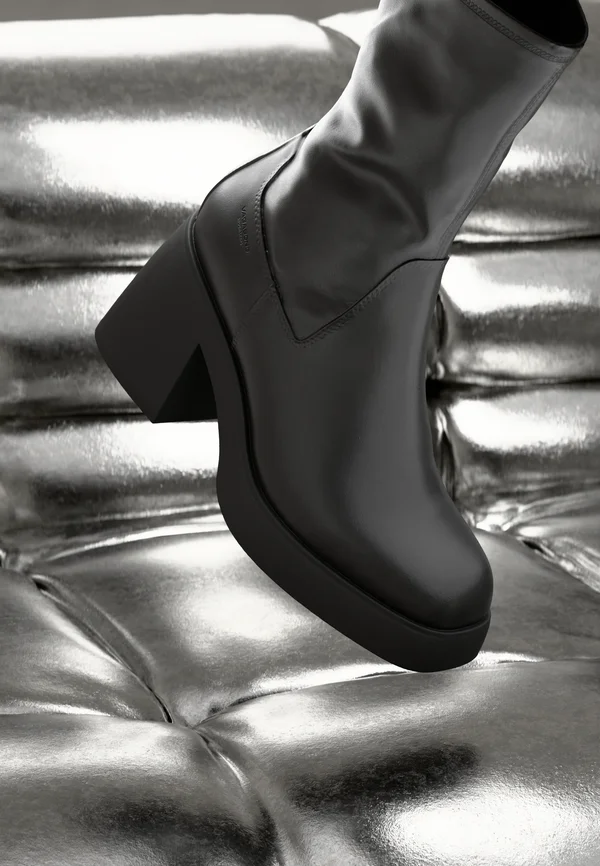 BROOKE - Plateaustiefelette - black