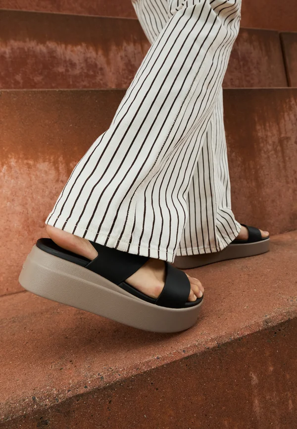 BROOKLYN LOW WEDGE - Clogs - black/mushroom