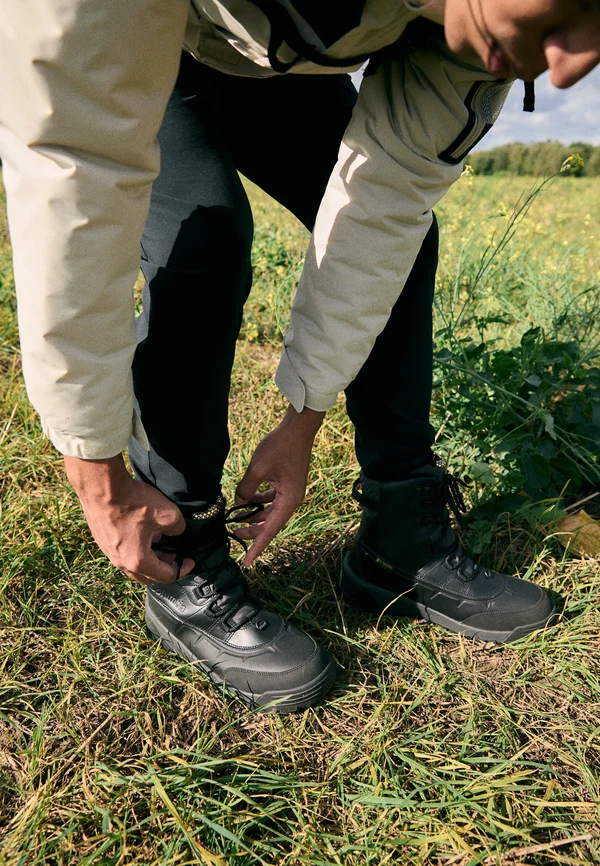 BUGABOOT™ CELSIUS - Hikingschuh - black/shark