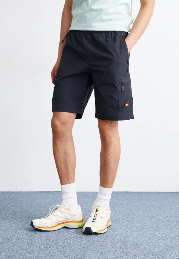 BULLSEYE - Shorts - black