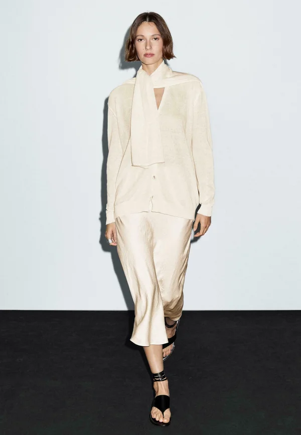 BUTTONED V-NECK WITH SCARF - Strickjacke - beige