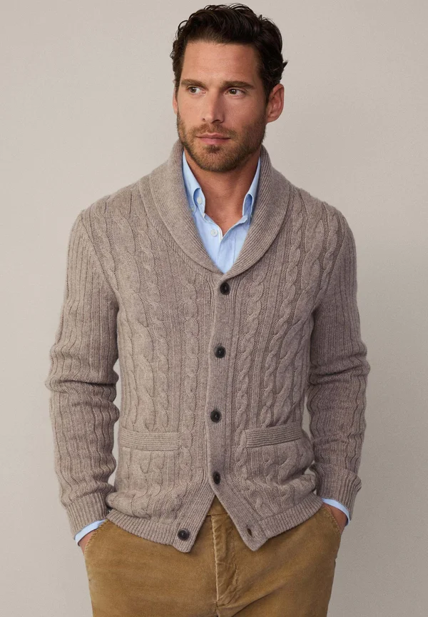 CABLE SHAWL - Strickjacke - taupe beige