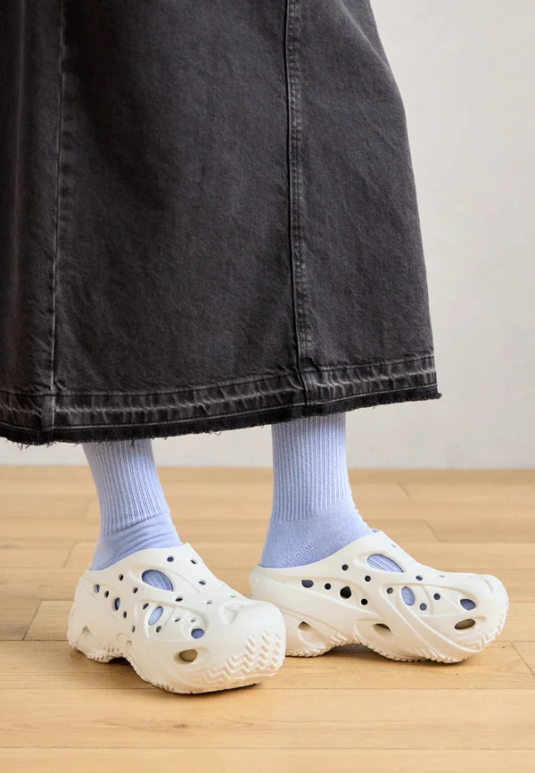 CAGED - Clogs - chalk