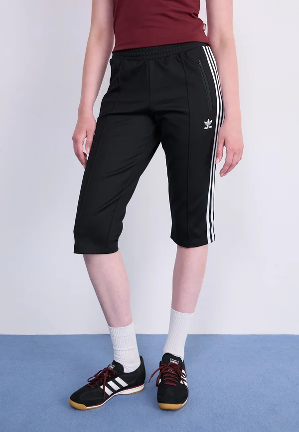 CAPRI - Shorts - black/white