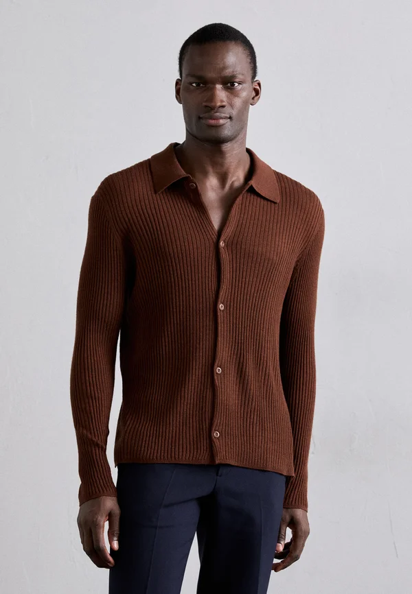 CARDIGAN CHEMISE - Strickjacke - cognac