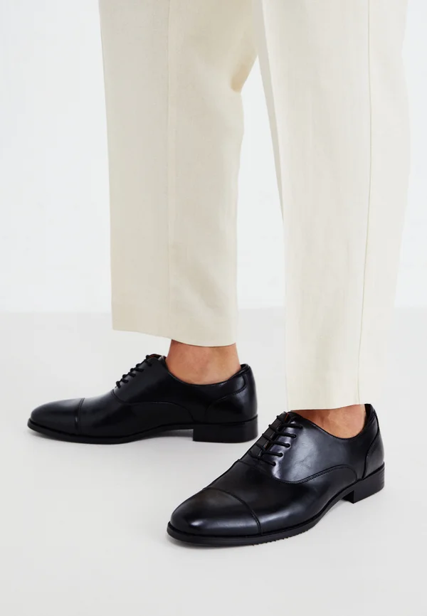 CARLISLE - Business-Schnürer - black