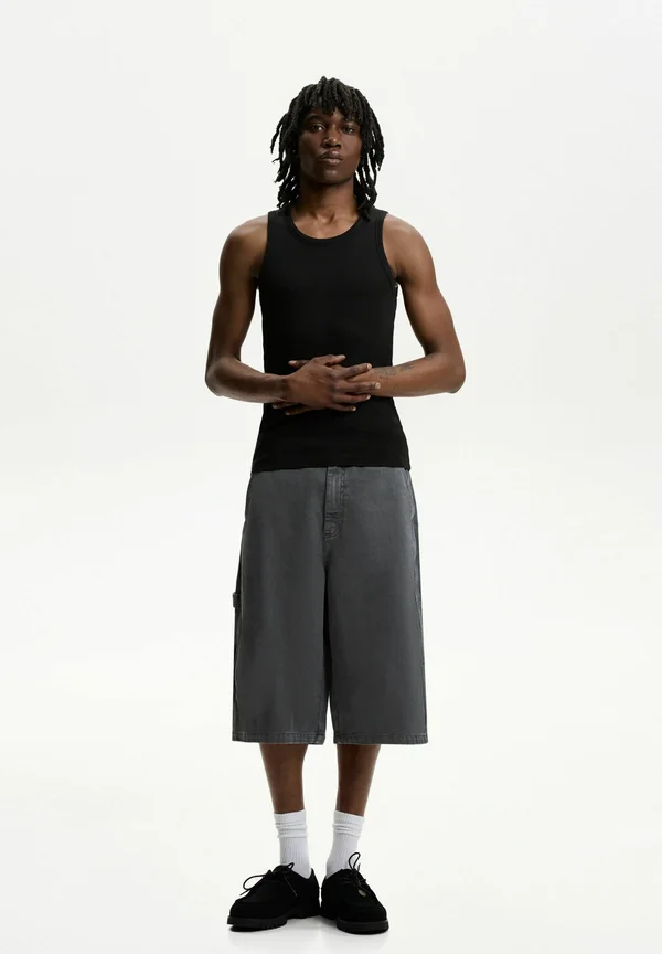 CARPENTER SKATER - BERMUDA - Shorts - dark grey