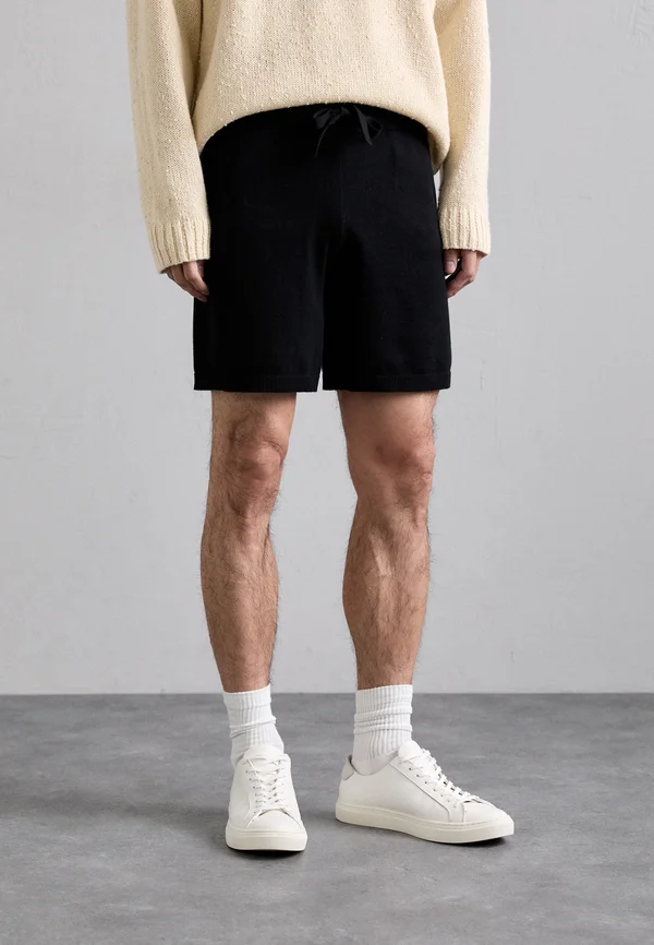 CASHMERE BLEND PLAIN SHORTS - Shorts - black