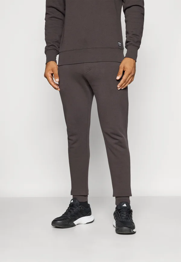 CENTRE TAPERED PANTS - Jogginghose - espresso