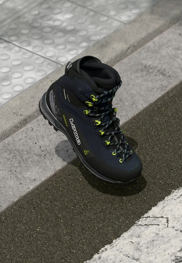 CEVEDALE PRO GTX MID - Alpin-/Bergstiefel - navy/limone