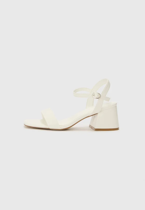 CHARLIEE - Pumps - white