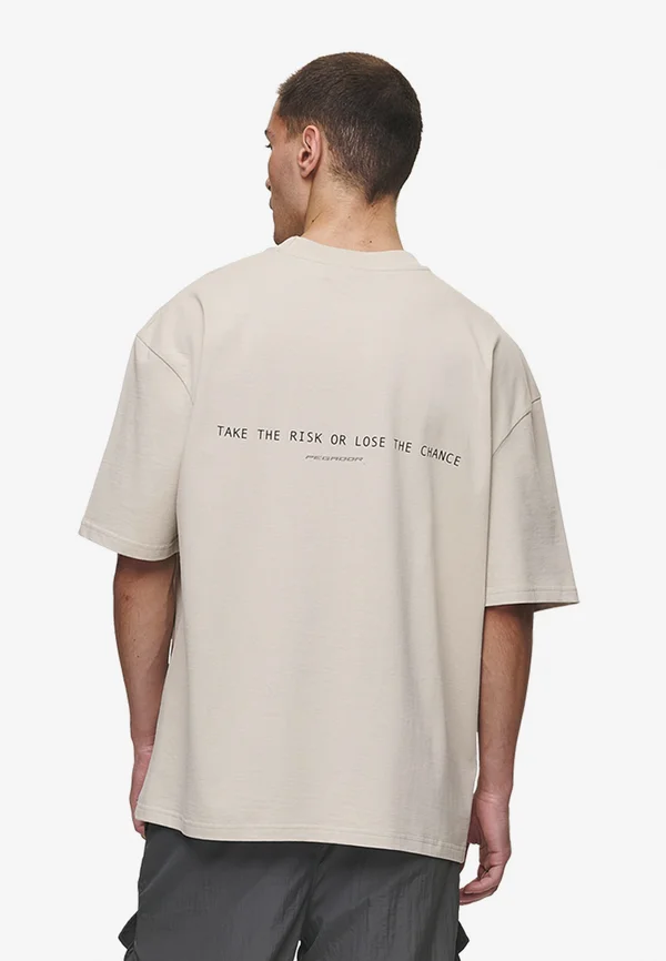 CHASE OVERSIZED TEE - T-Shirt print - washed light beige