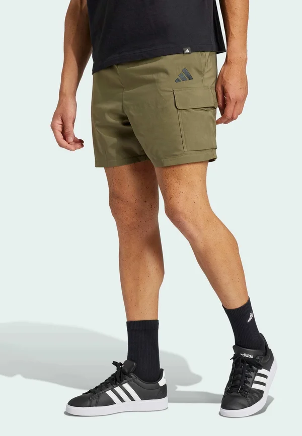 CHELSEA - Kurze Sporthose - olive strata   black